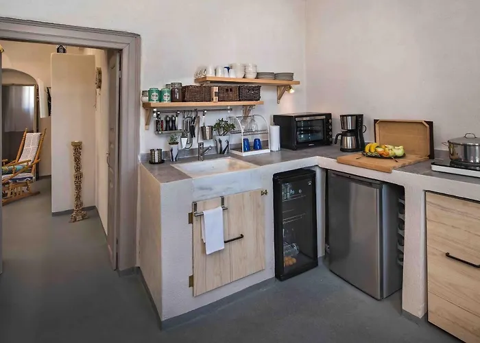 Sandandstone Santorini Μεγαλοχώρι