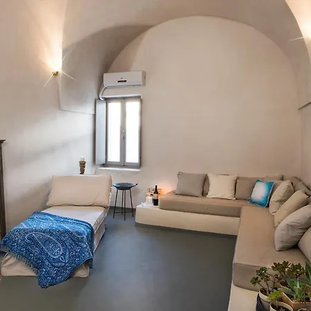 Sandandstone Santorini ヴィラ メガロホリ