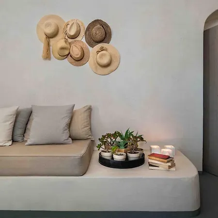 Sandandstone Santorini * メガロホリ