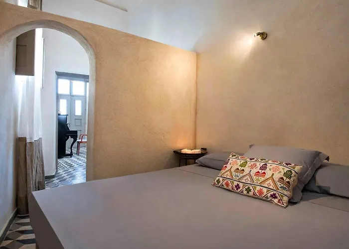 Sandandstone Santorini *