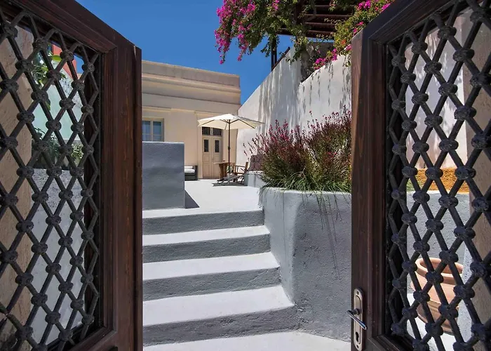 Sandandstone Santorini * Мегалохори