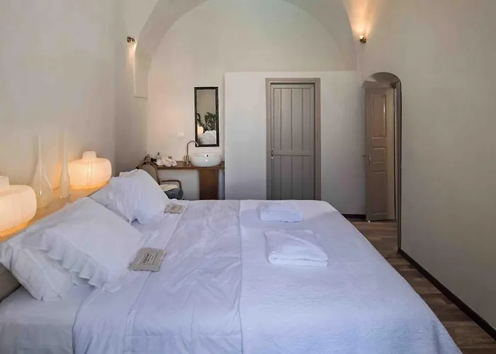 Sandandstone Santorini Мегалохори