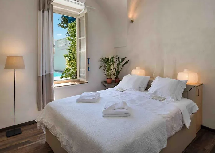 Sandandstone Santorini Мегалохори