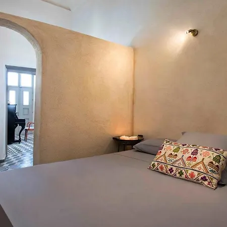 Sandandstone Santorini *