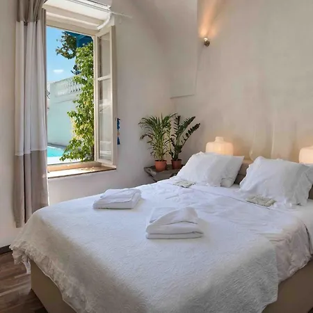 Sandandstone Santorini Megalochori (Santorini)