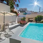 Sandandstone Santorini Villa *